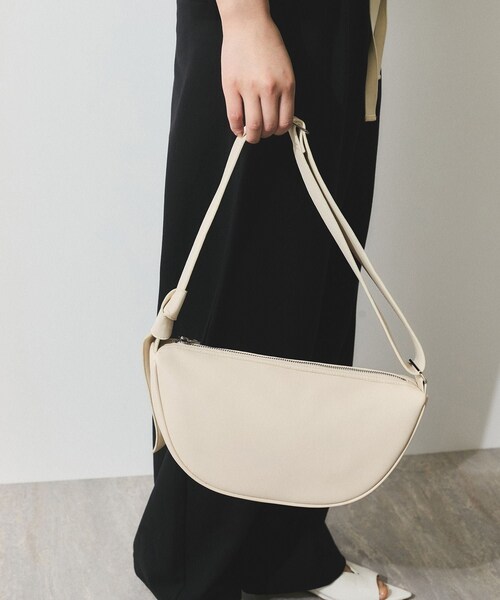 ADAM ET ROPE'(アダムエロペ)の「【WEB限定】・【サステナブル】ムスビショルダーバッグ(ショルダーバッグ・レディース・ブラック/オフホワイト/カーキ・F)」の11枚目の写真