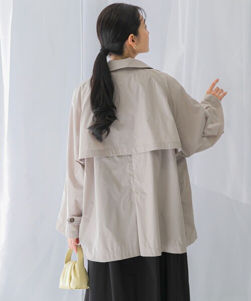 URBAN RESEARCH ROSSO（アーバンリサーチロッソ）の「『WEB/一部店舗限定』撥水ショートトレンチコート（ステンカラーコート・レディース・L/BEIGE/NAVY・FREE）」の7枚目の写真