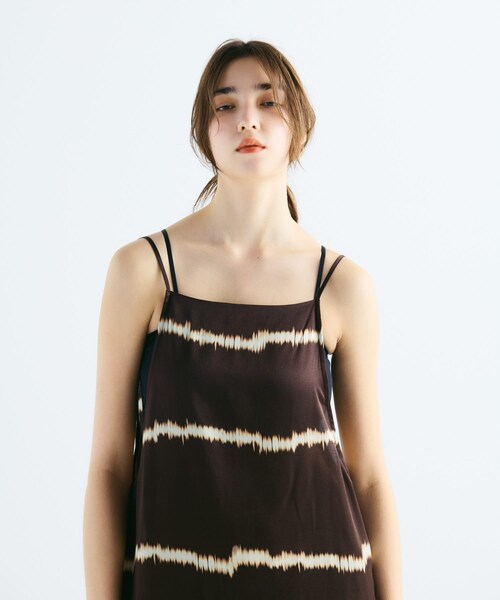 URBAN RESEARCH（アーバンリサーチ）の「シルクミックスボーダープリントワンピース（ワンピース・レディース・OFF/BROWN・FREE）」の18枚目の写真