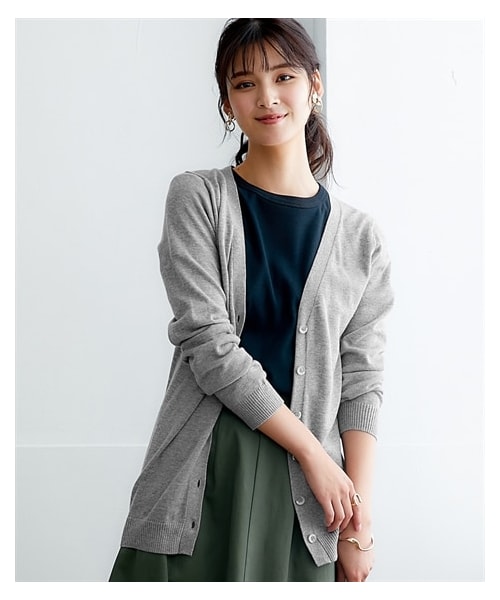 nissen（ニッセン）の「綿混シンプルニットカーディガン（ＵＶカット・毛玉になりにくい）＜大きいサイズ有＞（カーディガン/ボレロ・レディース・黒/杢グレー/ブラウン杢/アイボリー杢/チェリーピンク/ミントグリーン/レモンイエロー/ラベンダー/ライトベージュ/ターコイズブルー/ペールブルー/オフホワイト/チャコールグレー杢/ローズピンク・S/M/L/LL/3L/4L/5L/6L/8L/10L）」の14枚目の写真