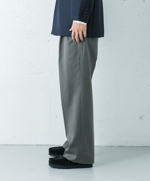 URBAN RESEARCH（アーバンリサーチ）の「ULTERIOR　H.STRIPE TUCKED TROUSERS（その他パンツ・メンズ・DUSTY GREY・4/5）」の5枚目の写真