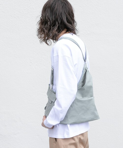 ITEMS URBANRESEARCH（アイテムズ アーバンリサーチ）の「2WAYユーティリティバッグベスト（ベスト・レディース・KHAKI/BEIGE/L.CHARCOAL・one）」の10枚目の写真