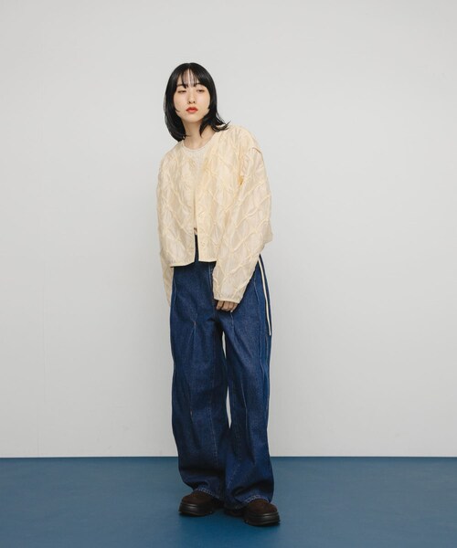 KBF（ケイビーエフ）の「シャーリングショートジャケット（ブルゾン・レディース・IVORY/BLACK・one）」の8枚目の写真