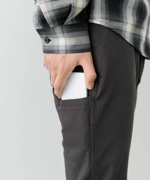 ITEMS URBANRESEARCH(アイテムズ アーバンリサーチ)の「『XLサイズあり』スーパーストレッチマルチポケットパンツ(その他パンツ・メンズ・NVY/BEG/GRY/BLK・M/L/XL)」の6枚目の写真