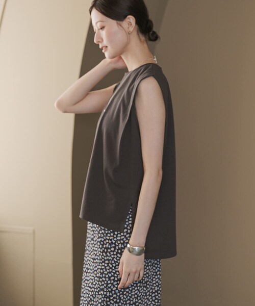 URBAN RESEARCH(アーバンリサーチ)の「汗染み防止ショルダータックカットソー(タンクトップ・レディース・OFF WHITE/CHARCOAL/BLUE GRAY・Free)」の17枚目の写真
