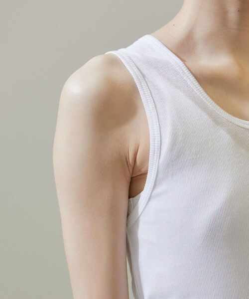 ADAM ET ROPE'（アダムエロペ）の「nu=layerスクープネックタンクトップ（タンクトップ・レディース・ブラック/ライトグレー/ホワイト/レッド・F）」の20枚目の写真