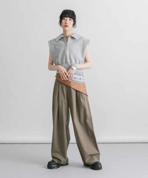 KBF（ケイビーエフ）の「ショルダータックZIPスウェット（スウェット・レディース・NAVY/TOP GRAY/BROWN・one）」の9枚目の写真