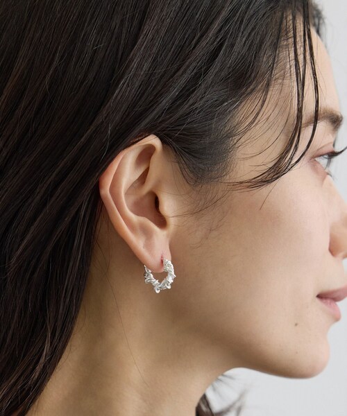 ADAM ET ROPE'（アダムエロペ）の「【J'aDoRe・一部店舗限定】【Completedworks（コンプリーテッドワークス）】motif earrings（ピアス（両耳用）・レディース・シルバー・F）」の9枚目の写真
