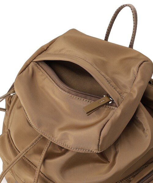 ADAM ET ROPE'(アダムエロペ)の「【WEB限定】撥水アウトポケットリュック(バックパック/リュック・レディース・ブラック/ブラウン系・F)」の16枚目の写真