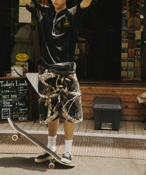 URBAN RESEARCH(アーバンリサーチ)の「LQQK Studio SMILEY LOGO POCKET TEE(Tシャツ/カットソー・メンズ・BLACK・M/L/XL)」の3枚目の写真