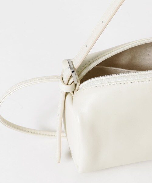 URBAN RESEARCH（アーバンリサーチ）の「LEATHER SQUARE SHOULDER（ショルダーバッグ・レディース・IVORY/BLACK・-）」の10枚目の写真