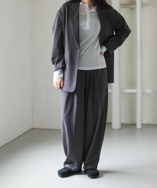 URBAN RESEARCH DOORS（アーバンリサーチドアーズ）の「FORK&SPOON　TRシームコクーンパンツ（その他パンツ・レディース・CHARCOAL/NAVY・1/2）」の13枚目の写真