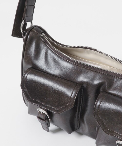 KBF（ケイビーエフ）の「STAND OIL　JOEY BAG MINI（ショルダーバッグ・レディース・CAMEL/MARRON/BLACK・One）」の13枚目の写真