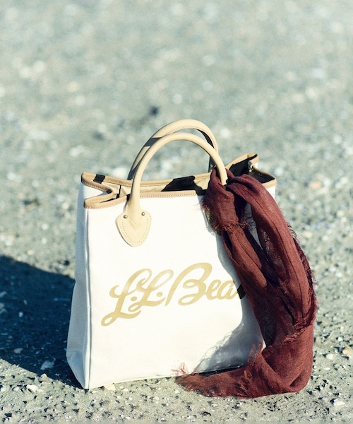 ADAM ET ROPE'(アダムエロペ)の「【J'aDoRe・店舗限定】【L.L.Bean for SALON(エル・エル・ビーン)】別注スクエアトートバッグ(トートバッグ・レディース・キナリ/ベージュ系・F)」の7枚目の写真