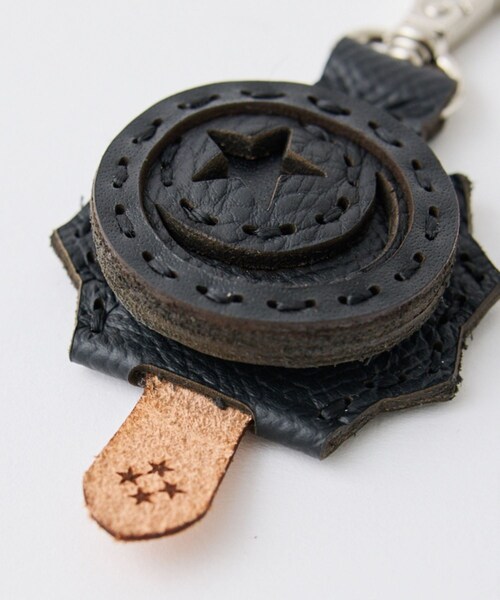 ADAM ET ROPE'(アダムエロペ)の「【ITTI】OJAGADESIGN KEY RING(キーホルダー・レディース・ブラック・F)」の3枚目の写真