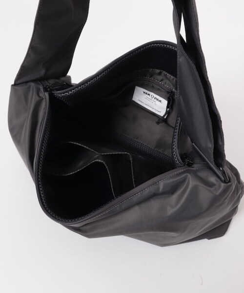 URBAN RESEARCH DOORS（アーバンリサーチドアーズ）の「『別注』YAKPAK×DOORS　SHOULDER BAG M（ショルダーバッグ・メンズ・BLACK/CHARCOAL/GRAY・-）」の18枚目の写真