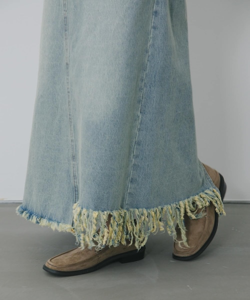 KBF(ケイビーエフ)の「アシメフリンジデニムスカート(デニムスカート・レディース・L.BLUE/BLACK・One)」の17枚目の写真