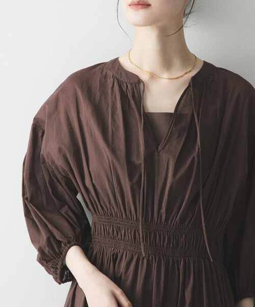URBAN RESEARCH(アーバンリサーチ)の「コットンボイルシャーリングワンピース(ワンピース・レディース・BLACK/BROWN・Free)」の13枚目の写真