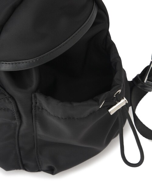 ADAM ET ROPE'（アダムエロペ）の「フラップベルトミディアムリュック（バックパック/リュック・レディース・ブラック・F）」の13枚目の写真