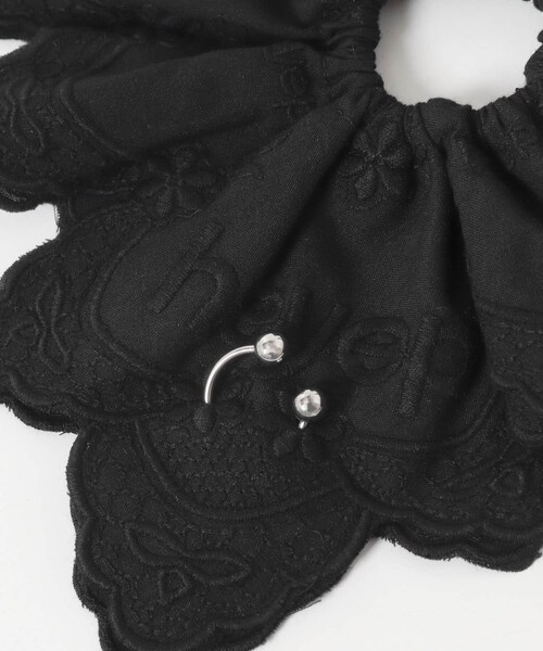 URBAN RESEARCH ROSSO（アーバンリサーチロッソ）の「heyep　PIERCED LACE SCRUNCHIE（ヘアゴム・レディース・WHITE/BLACK・-）」の7枚目の写真