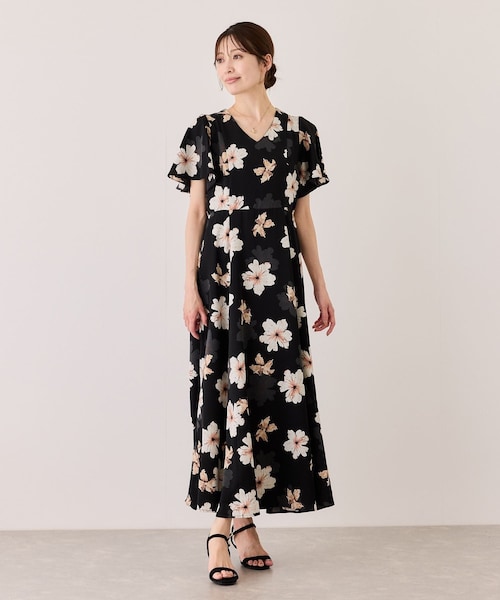 Jayro(ジャイロ)の「Vネック花柄ワンピース(ワンピース・レディース・ブラック系/オフホワイト・M)」の6枚目の写真