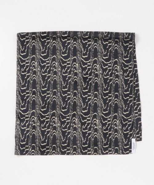 URBAN RESEARCH Sonny Label（アーバンリサーチサニーレーベル）の「大判ニュアンスプリントスカーフ（バンダナ/スカーフ・レディース・ピスタチオ系/ブラック系/ブラウン系・FREE）」の18枚目の写真