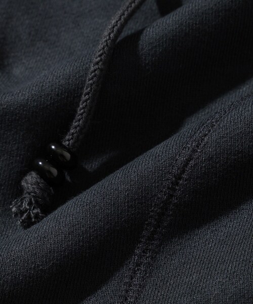 ADAM ET ROPE'(アダムエロペ)の「【NVRFRGT/ネヴァーフォーゲット】PANELED ZIP UP HOODIE(パーカー・メンズ・キナリ/ネイビー・1/2)」の19枚目の写真