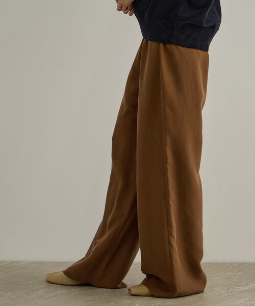 ADAM ET ROPE'(アダムエロペ)の「GENTLE SILK パンツ / セットアップ対応・新色追加(シャツ/ブラウス・レディース・ブラック/ブラウン・M/S)」の14枚目の写真