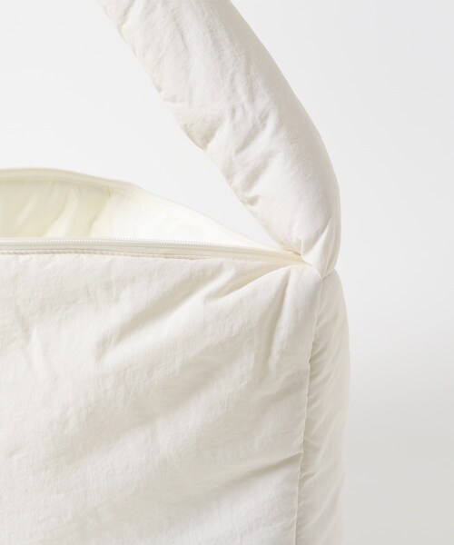 SENSE OF PLACE by URBAN RESEARCH（センスオブプレイスバイアーバンリサーチ）の「ナイロンパデットビックショルダー（ショルダーバッグ・メンズ・BLACK/WHITE/CHARCOAL/L.BLUE・one）」の9枚目の写真