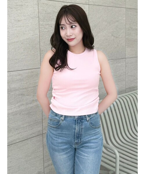 dazzlin（ダズリン）の「【吉田朱里】涼感加工ギャザーノースリリブトップス（タンクトップ・レディース・オフホワイト/チャコールグレー/ブラック/ピンク・F）」の13枚目の写真