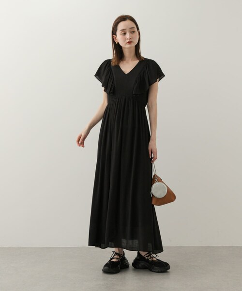 SENSE OF PLACE by URBAN RESEARCH(センスオブプレイスバイアーバンリサーチ)の「Vネックウエストマークフリルワンピース(ワンピース・レディース・BLACK/IVORY/L.BLUE・COMPACT/one)」の14枚目の写真