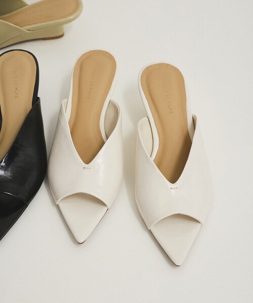 ADAM ET ROPE'（アダムエロペ）の「ポインテッドウェッジミュール（サンダル・レディース・ブラック/オフホワイト/ベージュ系・23.0/23.5/24.0/24.5）」の4枚目の写真