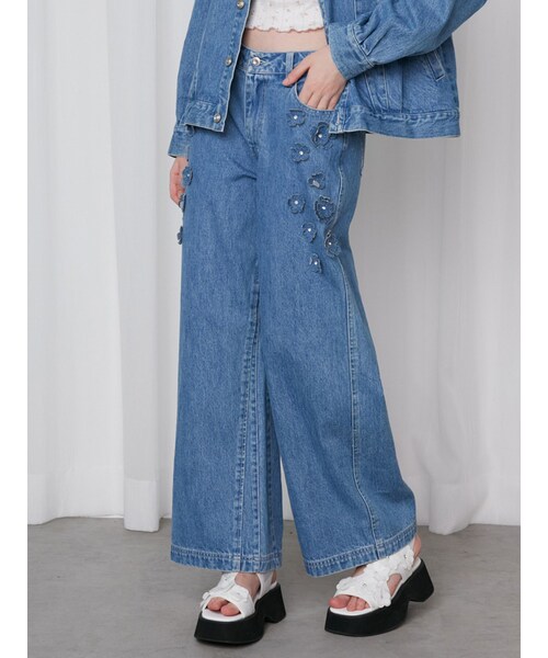 CALNAMUR（カルナムール）の「3D FLOWER STRAIGHT DENIM PT/3Dフラワーストレートデニムパンツ（その他パンツ・レディース・ホワイト/アイスブルー/インディゴ・S/M）」の10枚目の写真