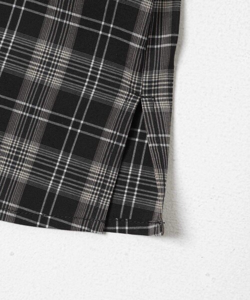 URBAN RESEARCH DOORS(アーバンリサーチドアーズ)の「フリルネックチェックブラウス(シャツ/ブラウス・レディース・BLACK/BEIGE・Free)」の6枚目の写真