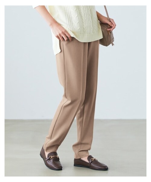 nissen（ニッセン）の「大きいサイズこなれBEAUTYストレッチテーパードパンツ（ゆったりヒップ）(選べる２レングス)（パンツ・レディース・ベージュ/スモーキーグリーン/スモーキーパープル/黒/グレイッシュブルー/ネイビー・L/LL/3L/4L/5L/6L/8L/10L/M）」の12枚目の写真