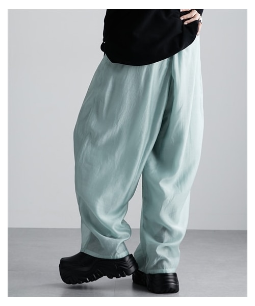 nissen（ニッセン）の「光沢素材シアーカーブパンツ ［Soiunique］（パンツ・レディース・グリーン/ブラック・M/L/LL）」の5枚目の写真