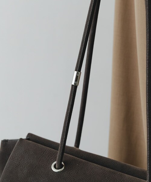 RODE SKO（ロデスコ）の「ADD CULUMN　PAGE BOSTON NUBUCK（ショルダーバッグ・レディース・GRAY・-）」の7枚目の写真