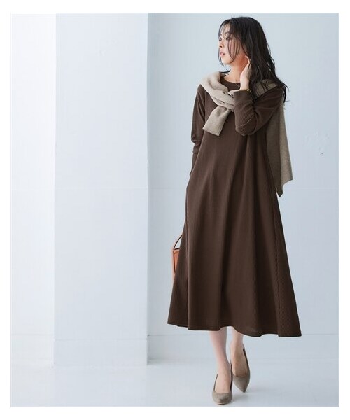 nissen（ニッセン）の「ワッフル素材ロング丈フレアワンピース（UVカット）（ワンピース・レディース・黒/ブラウン/ミルクベージュ/杢チャコールグレー/ワイン・S/M/L/LL/3L/4L/5L/6L/8L/10L）」の3枚目の写真