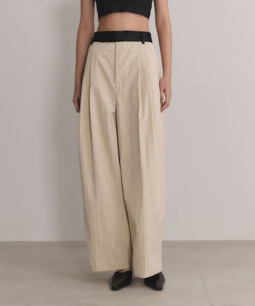 ADAM ET ROPE'（アダムエロペ）の「【EMOELLE】バイカラードレスパンツ（その他パンツ・レディース・ブラック/キナリ/ブルー系/オフホワイト/ブラウン/キャメル系/ベージュ系/グリーン系/ブラック系/カーキ系/ピンク系・34/36/38）」の3枚目の写真