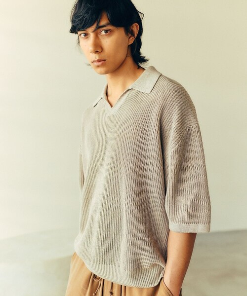 ADAM ET ROPE'（アダムエロペ）の「《別注》【BATONER/バトナー】FADE COLOR LINEN HALF SLEEVE SKIPPER（ポロシャツ・メンズ・スミクロ/ベージュ/ブルー・2/3）」の17枚目の写真