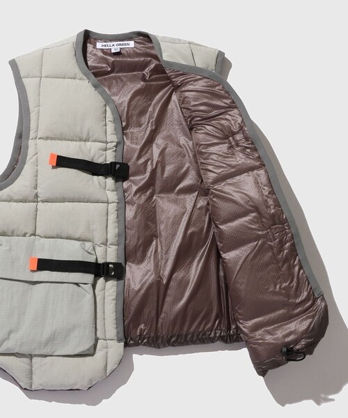 ADAM ET ROPE'(アダムエロペ)の「【HELLA GREEN/ヘラグリーン】Ripstop Nylon Down Vest(ダウンベスト・メンズ・グレー/ブルー・L/M)」の12枚目の写真
