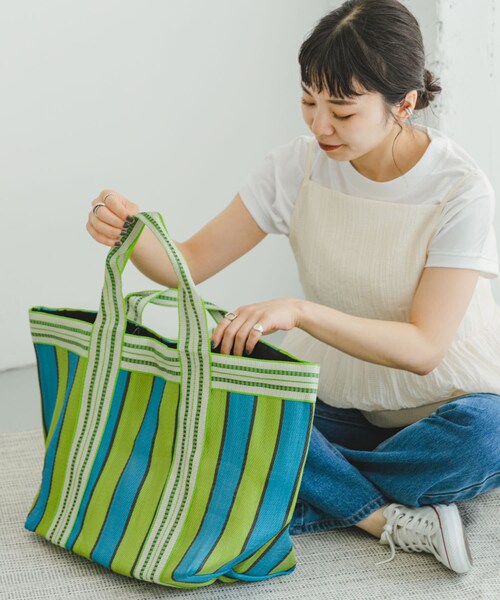 ITEMS URBANRESEARCH（アイテムズ アーバンリサーチ）の「ビニールトートバッグ（トートバッグ・レディース・PPL/GRN/BLK・-）」の13枚目の写真