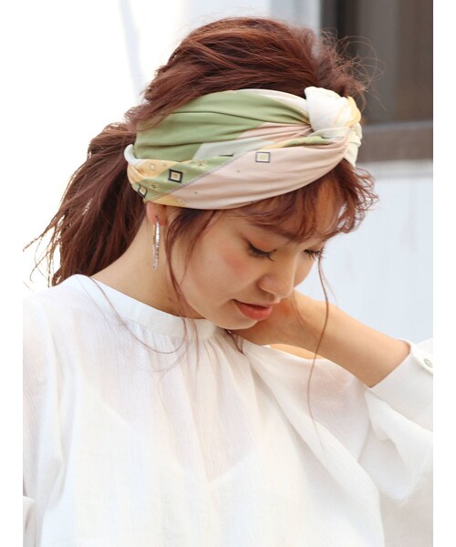 Ungrid（アングリッド）の「モチーフプリント大判スカーフ（マフラー・レディース・アイボリー/ブルー・F）」の5枚目の写真