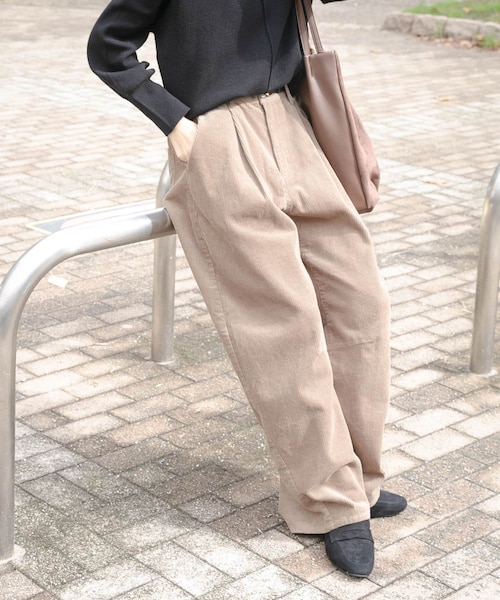 ITEMS URBANRESEARCH(アイテムズ アーバンリサーチ)の「コーデュロイバレルパンツ(その他パンツ・レディース・BLK/BEG/CHERRY・FREE)」の2枚目の写真
