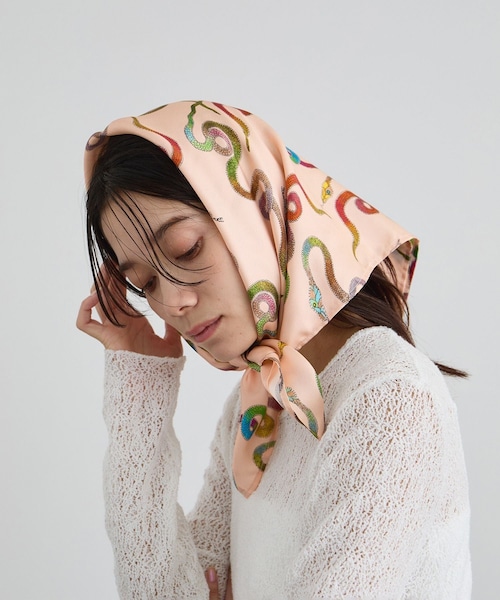 ADAM ET ROPE'（アダムエロペ）の「【LA PRESTIC OUISTON】CARRE 65cm SCARF SE（バンダナ/スカーフ・レディース・ベージュ系・F）」の10枚目の写真