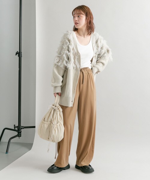 KBF（ケイビーエフ）の「ナイロンパファーボンサック（ショルダーバッグ・レディース・IVORY/BROWN/NAVY・one）」の9枚目の写真