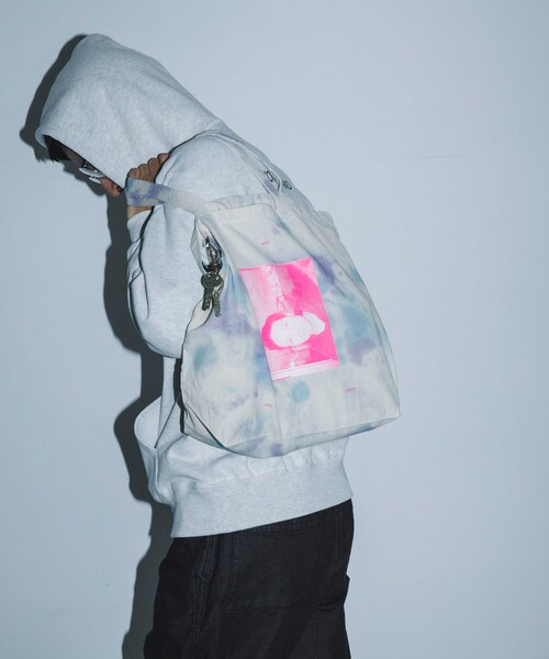 URBAN RESEARCH(アーバンリサーチ)の「BLANKMAG B/W photo Hoodie(パーカー・メンズ・Ash/Black・M/L/XL)」の22枚目の写真