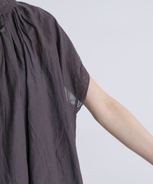 かぐれ(カグレ)の「SOIL COTTON VOILE GATHERED SHIRTS(シャツ/ブラウス・レディース・WHT/CCR・1)」の17枚目の写真