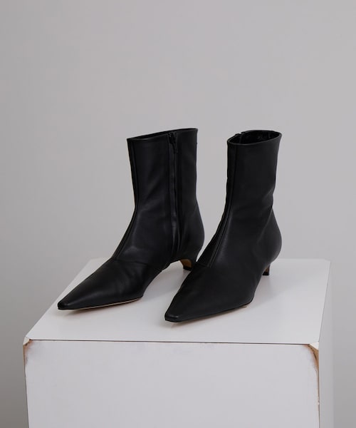 ADAM ET ROPE'(アダムエロペ)の「【W S(ドゥーブル)】ポインテッドトゥ レザーヒールショートブーツ(ブーツ・レディース・ブラック/キャメル・23.0/24.0/25.0/36/37/38)」の1枚目の写真