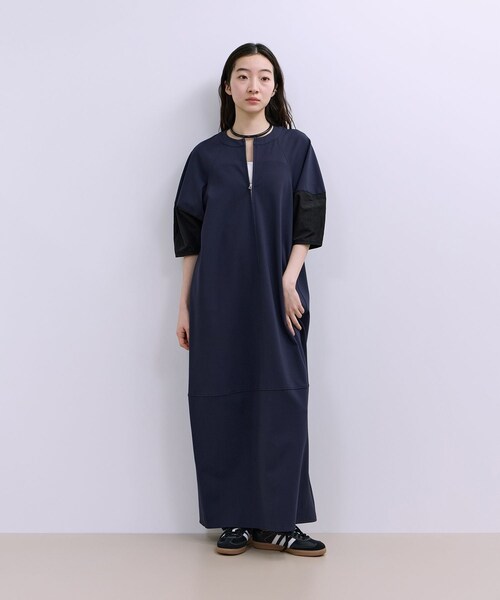 ADAM ET ROPE'(アダムエロペ)の「【WEB限定】ハーフZIPコクーンワンピース(ワンピース・レディース・ブラック/ダークブラウン/ネイビー・36/38)」の11枚目の写真